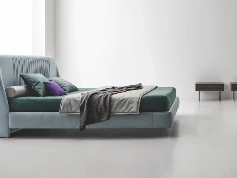 Letto Alba Fluttuante in velluto con testiera di Modesign