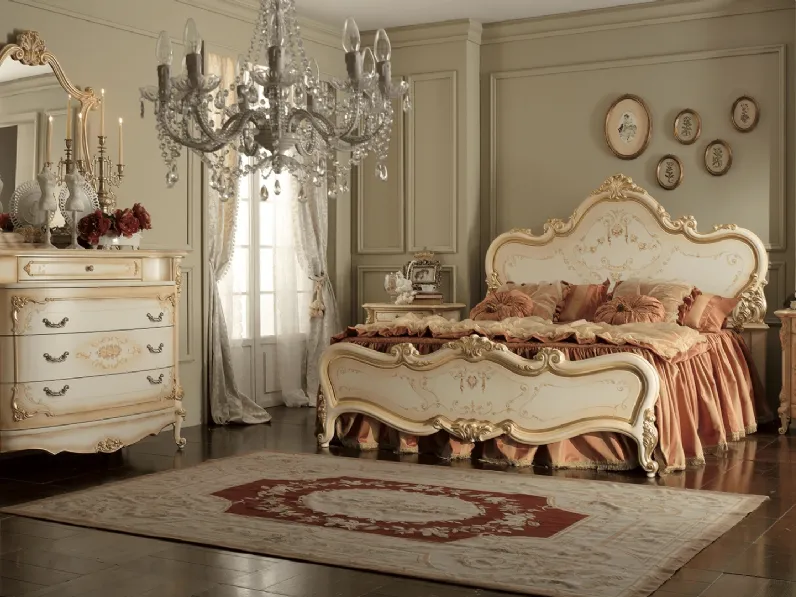 Letto in legno laccato e decorato Royal di Ghezzani