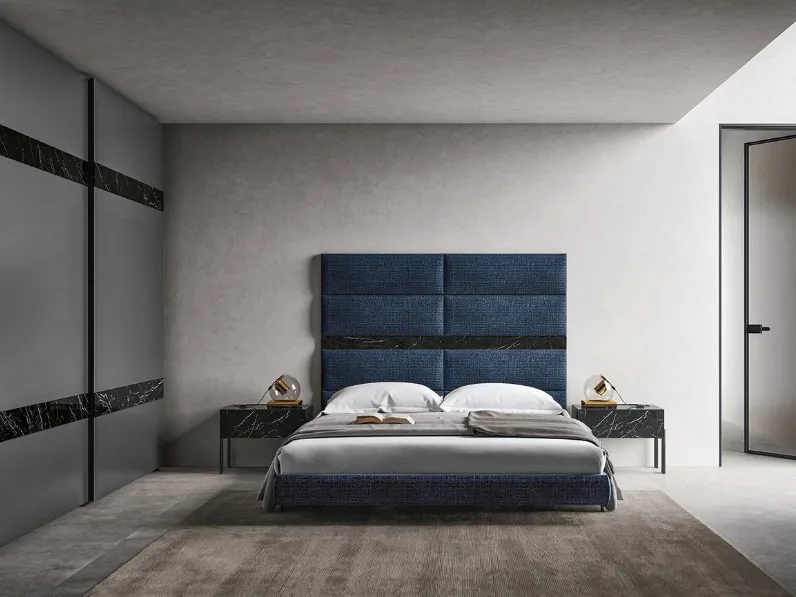 Letto di design con testiera in tessuto con inserto in marmo Materia261 06 di Passione Italiana