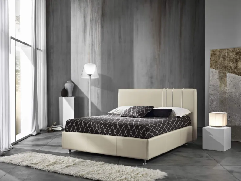 Letto in ecopelle con testiera Caligola di MaxHome