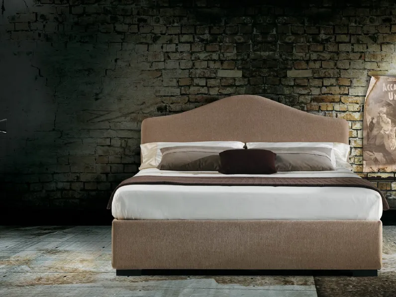 Letto Samoa in tessuto con testiera sagomata di Milano Bedding