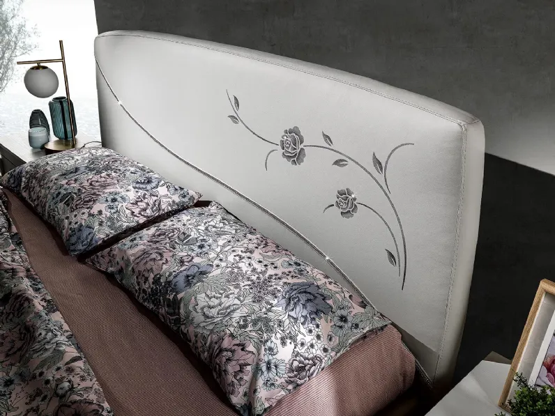 Letto in pelle con testiera decorata con cristalli Swarovski Nancy di Mobil Più