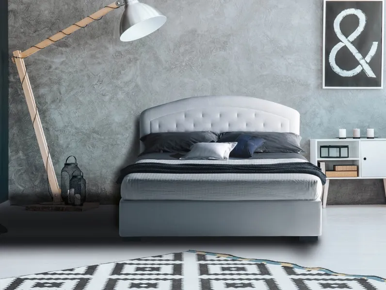 Letto Moorea in tessuto con testiera trapuntata di Milano Bedding