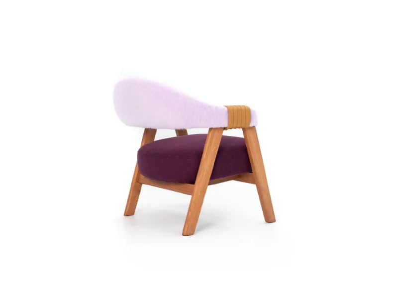 Poltroncina Mathilda in tessuto imbottito e legno di Moroso