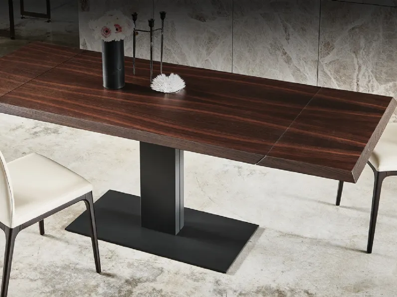 Tavolo allungabile con base in metallo e piano in legno Elvis Wood Drive di Cattelan Italia