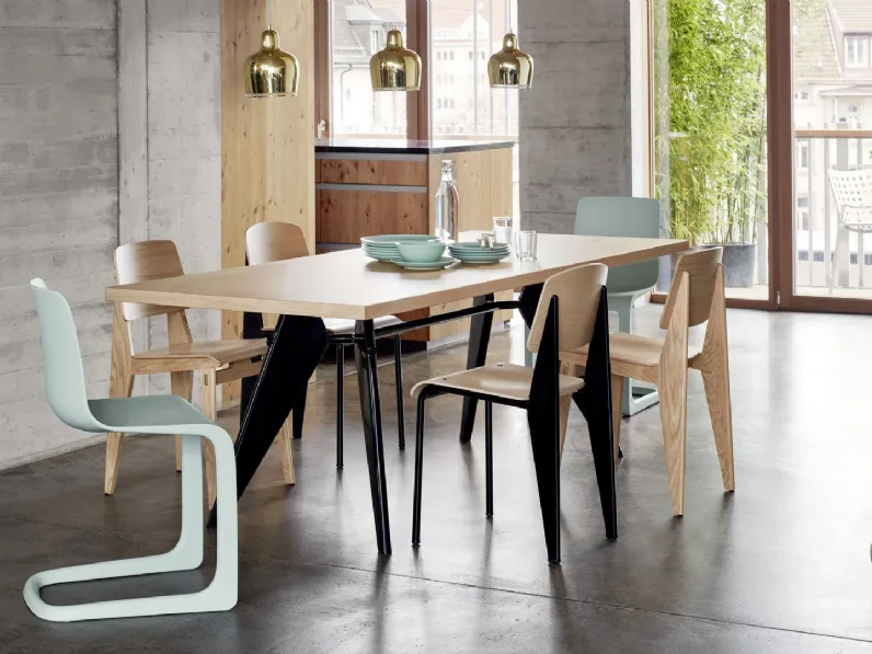 Tavolo EM Table in rovere di Vitra