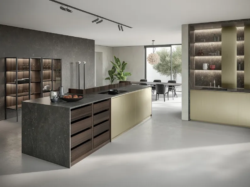 Cucina Design con isola Ritmo Collection in laccato oro, eucalipto e gres di Mittel