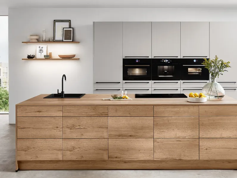 Cucina Moderna in laccato con isola effetto legno Softline 508 di Nobilia