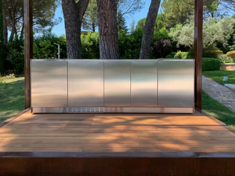 Cucina da esterno Via Nolfi in acciaio inox naturale di OF Outdoor kitchens