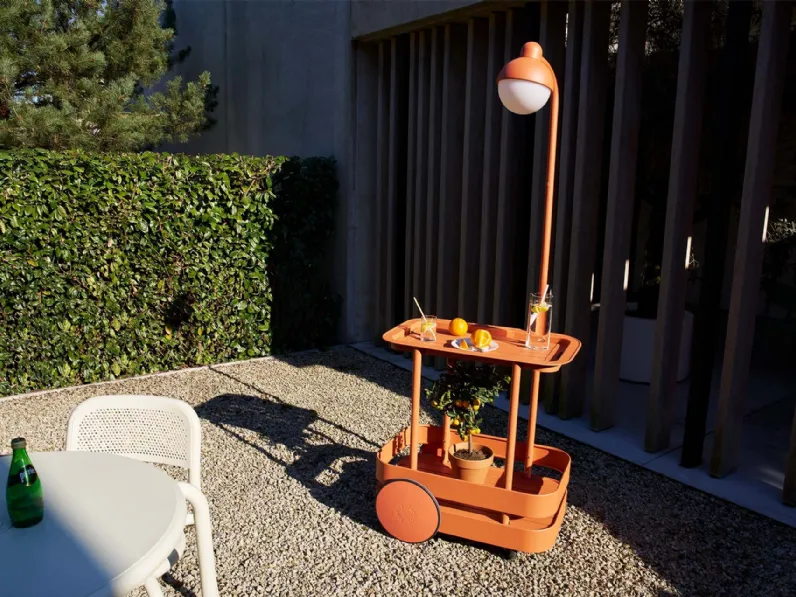 Tavolino su ruote con lampada integrata Jolly Trolley di Fatboy