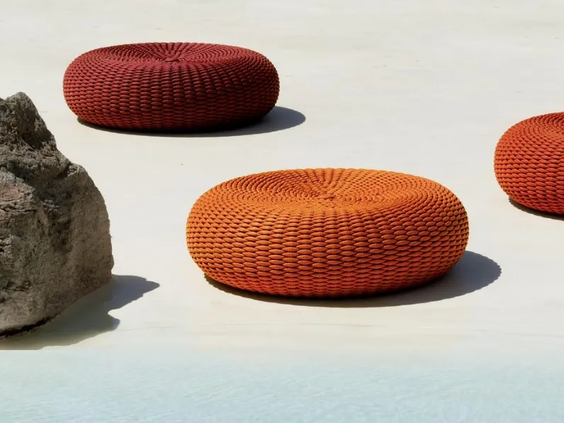 Pouf da giardino Shell di Paola Lenti