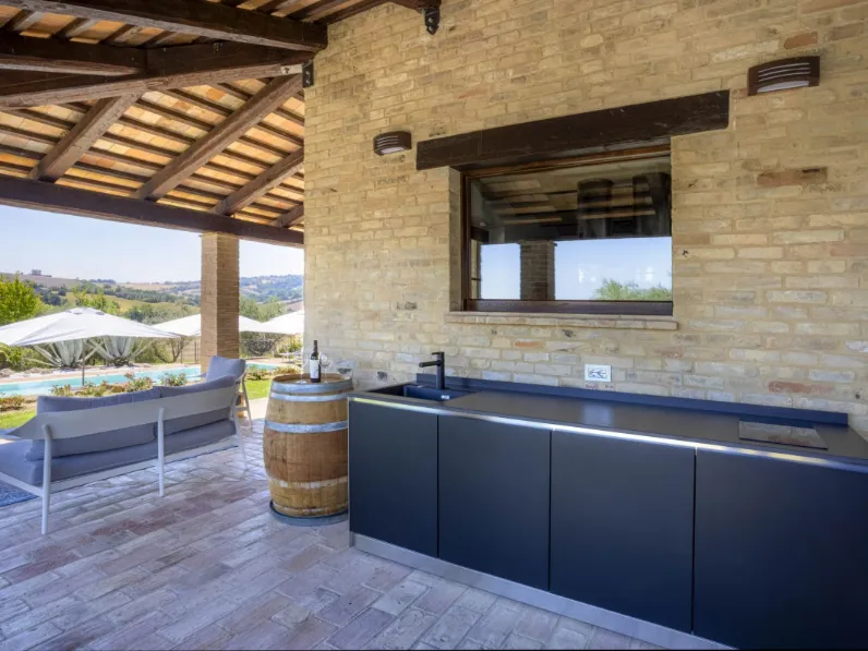 Cucina da esterno Via Nolfi in acciaio inox laccato blu di OF Outdoor kitchens