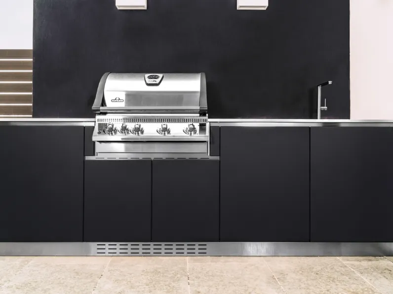 Cucina da esterno Via Nolfi in acciaio inox laccato nero di OF Outdoor kitchens