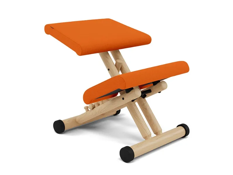 Seduta ergonomica in tessuto imbottito con struttura in legno  Multi di Varier